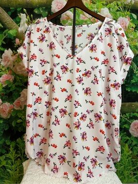 Women’s Floral V-Neck Blouse in White with Pink & Red Flowers